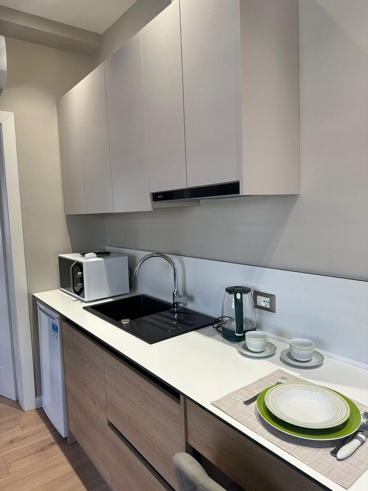 Klei'S Daily Apartment Тирана Экстерьер фото